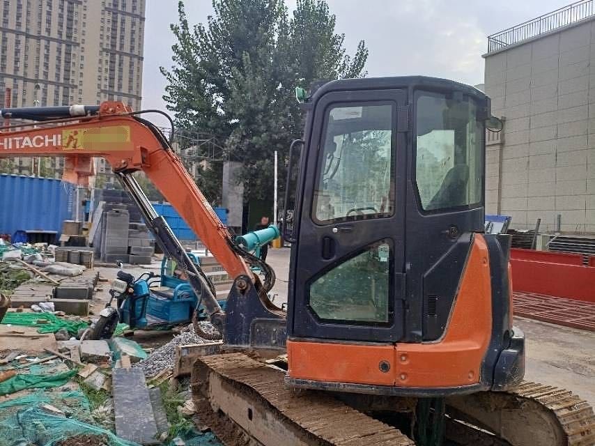 حفرة هيتاشي ZX55 الأصلية اليابانية/ حفرة هيتاشي ZX55 ZX40 ZX60 المستعملة للبيع في حالة عمل جيدة في شنغ