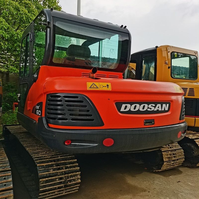 بيع ساخن دوسان مبيعات جيدة حفرة مستعملة دوسان DX60W حفرة عجلات آلة