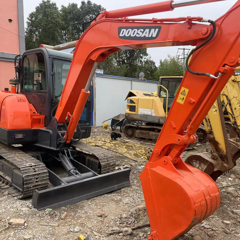 حفرة هيدروليكية مستعملة دوسان DH60-7 حفرة صغيرة مستعملة رخيصة اليد المستخدمة