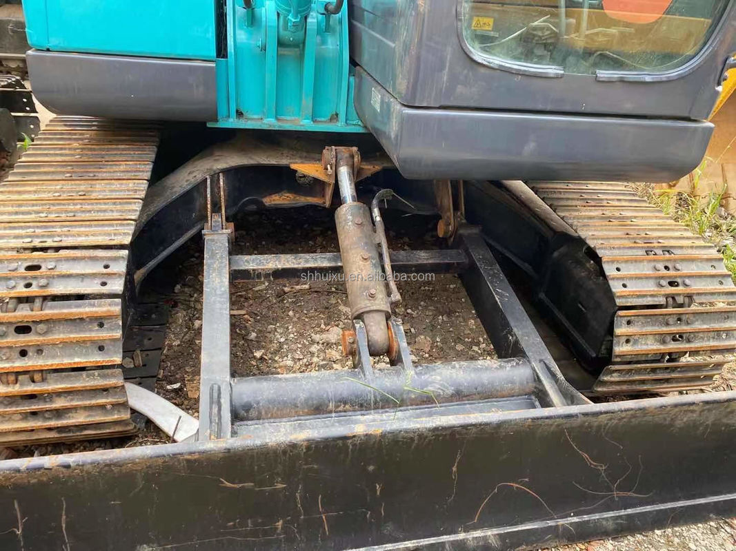 حفرة متوسطة الحجم مستعملة كوبيلكو 75 ساعات عمل منخفضة