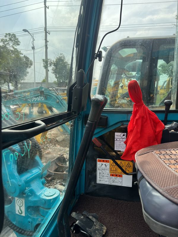 حفرة مصبوغة أصلية مستعملة Kubota 135 ميني حفرة يد ثانية 13500KG