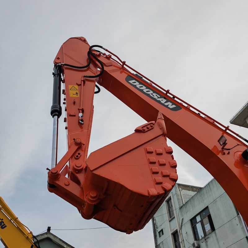 25 طن الزحف المستخدم الحفار دوسان DX225 للبيع