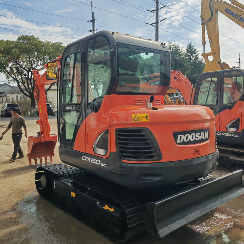 6 طن الحجم المصغّر الحفرة المستخدمة المستخدمة دوسان Dx60 6000KG 0.21m3 سعة دلو