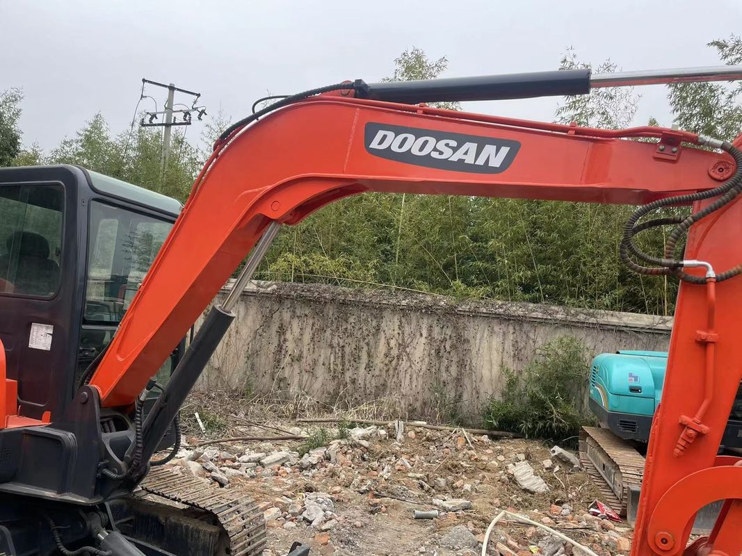 حفرة دوسان DH55 DX55 DH60 DX60 مستعملة 5.25 طن حفرة الزحف
