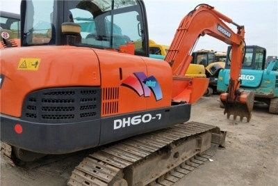 ميني حفرة مستعملة هيتاشي 60 حفرة آلات مستعملة صغيرة 6 طن يد ثانية ميني حفرة مبيعات الحفرة المضغوطة أفضل