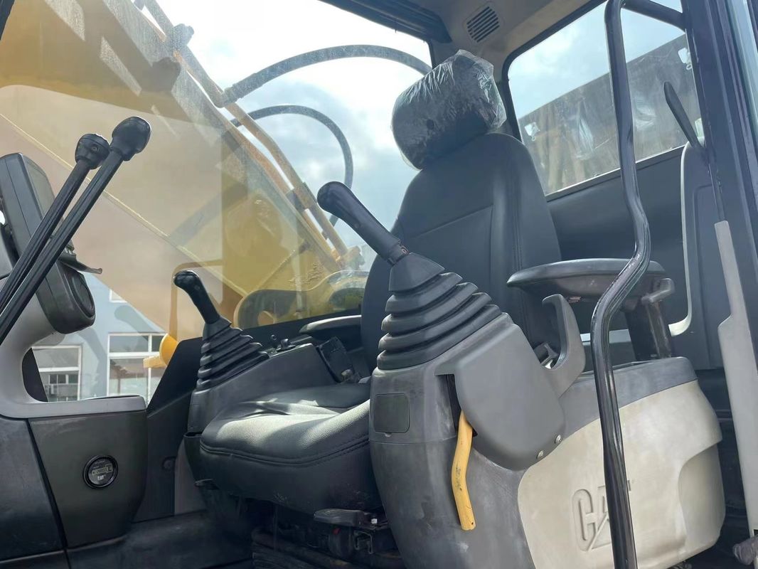 الحفرة الزحفية الكبيرة CAT 330D الحفرة اليدوية الثانية تستخدم آلة ثقيلة 30 طن الزحفية الهيدروليكية الحفرة الكبيرة