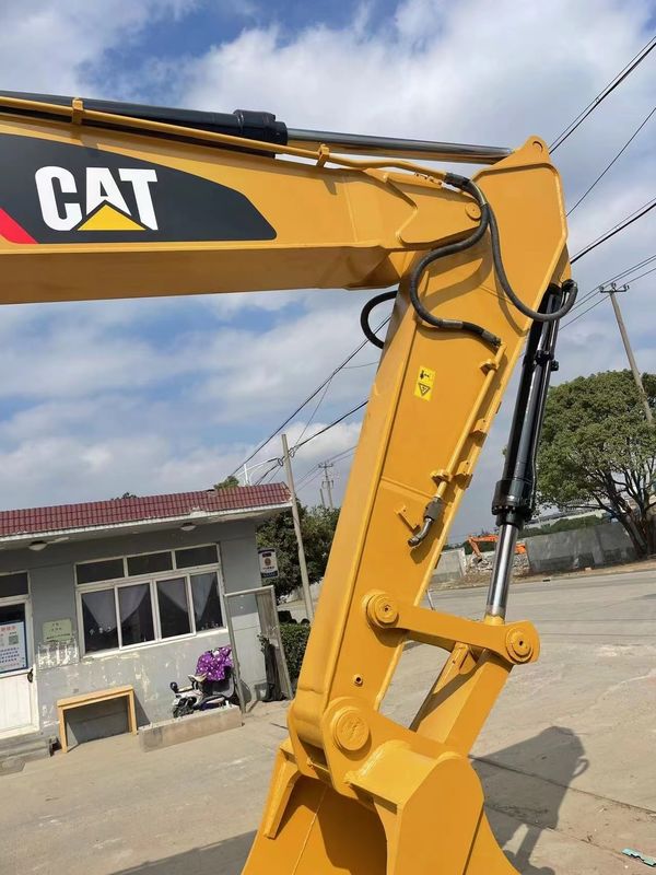 الحفرة الزحفية الكبيرة CAT 330D الحفرة اليدوية الثانية تستخدم آلة ثقيلة 30 طن الزحفية الهيدروليكية الحفرة الكبيرة