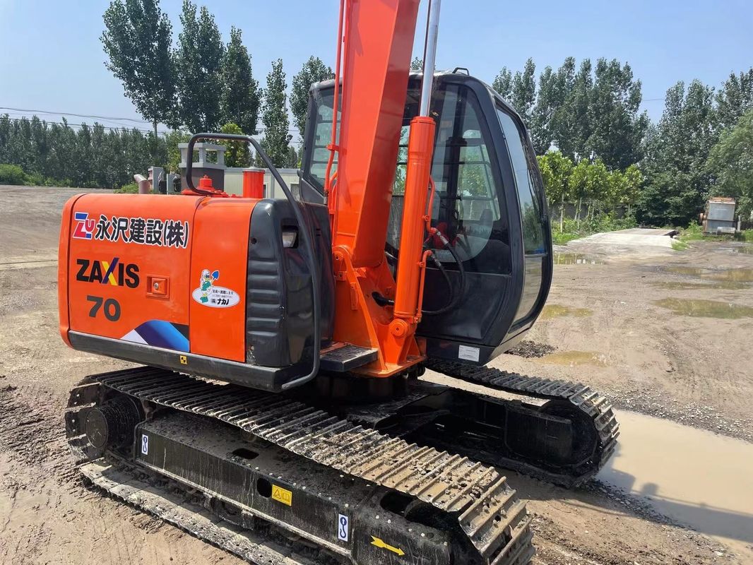 حفرة هيتاشي Zx70 مستعملة حفرة هيتاشي 7 طن مستخدمة حفرة الزحف 0.33m3