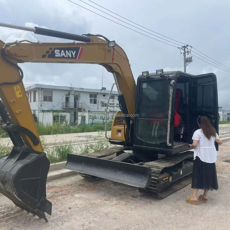 حفرة مستعملة بحجم الـ Mideum Sany 75c/s
