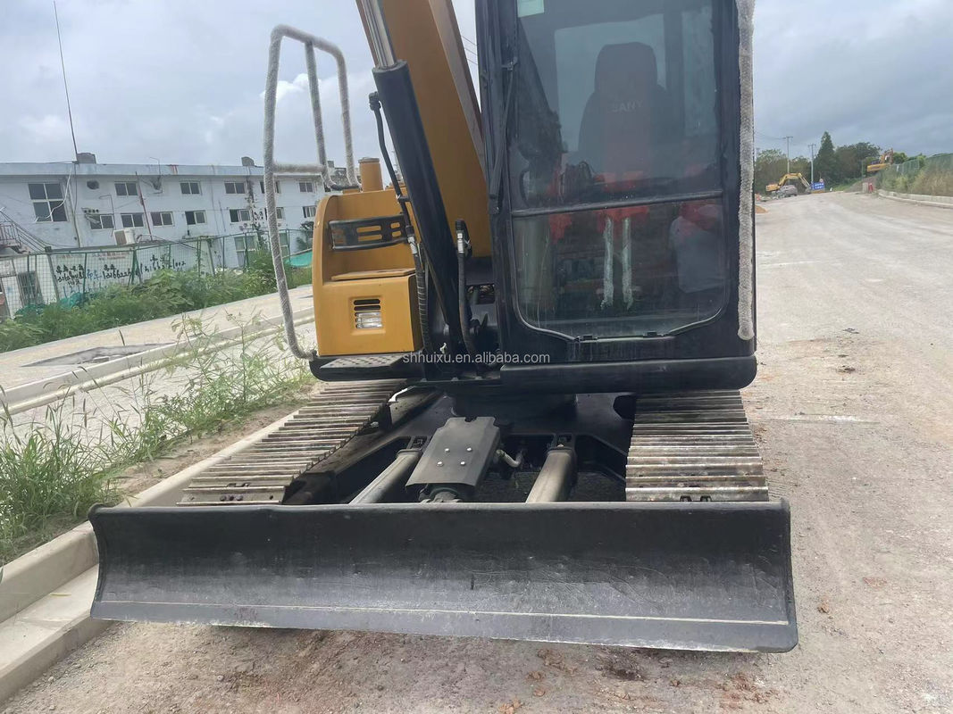 حفرة مستعملة بحجم الـ Mideum Sany 75c/s
