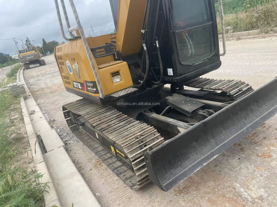 حفرة مستعملة بحجم الـ Mideum Sany 75c/s
