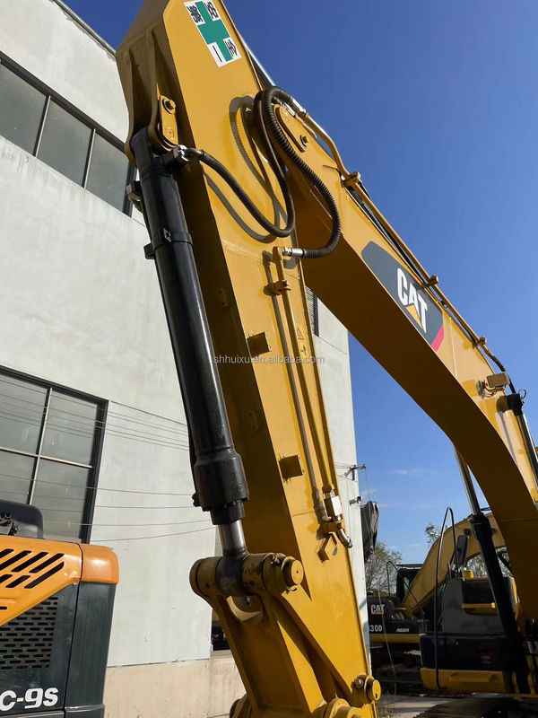 المستخدمة كاتربيلر- الحفرة الأصلية CAT320d2 الحفرة CAT- 320d2 حالة جيدة